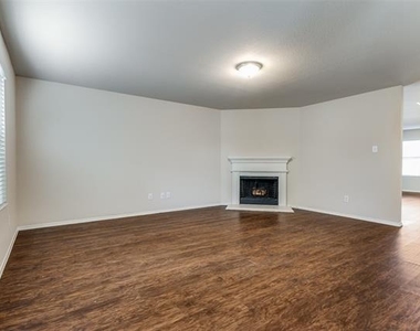 1145 Maplewood Lane - Photo Thumbnail 5