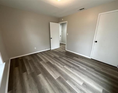 405 Beard Street - Photo Thumbnail 5