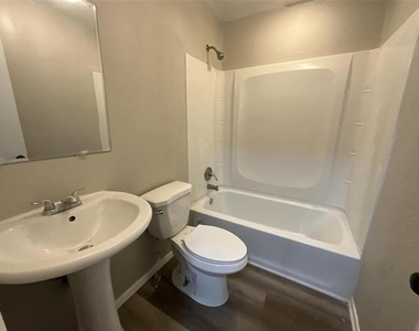 405 Beard Street - Photo Thumbnail 6