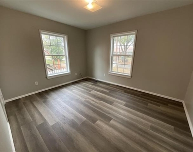 405 Beard Street - Photo Thumbnail 4