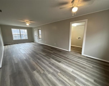 405 Beard Street - Photo Thumbnail 8