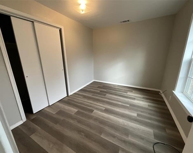 405 Beard Street - Photo Thumbnail 11