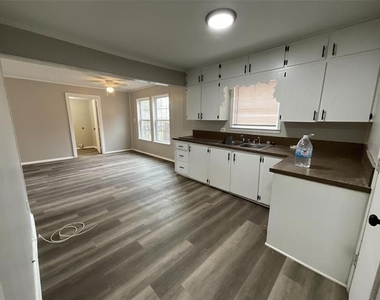 405 Beard Street - Photo Thumbnail 7