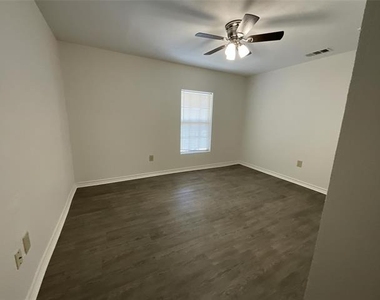 2210 State Highway 31 W - Photo Thumbnail 12