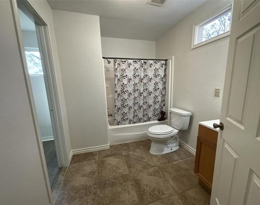 2210 State Highway 31 W - Photo Thumbnail 9