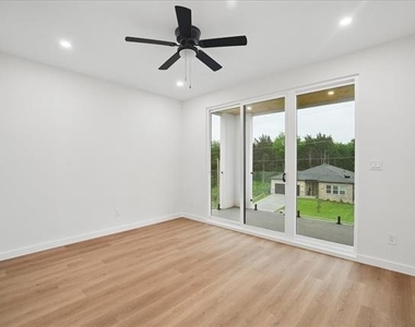 2343 Fatima Avenue - Photo Thumbnail 24