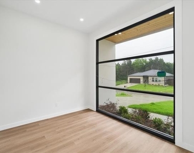 2343 Fatima Avenue - Photo Thumbnail 5