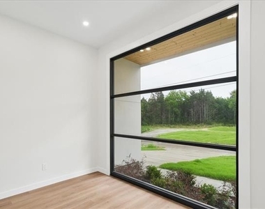 2343 Fatima Avenue - Photo Thumbnail 14