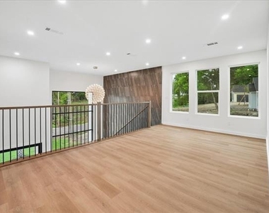 2343 Fatima Avenue - Photo Thumbnail 19