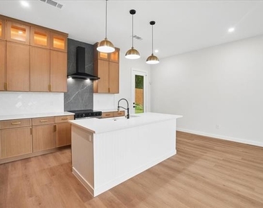 2343 Fatima Avenue - Photo Thumbnail 12