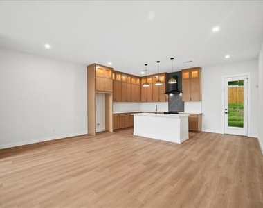2343 Fatima Avenue - Photo Thumbnail 9