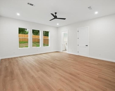 2343 Fatima Avenue - Photo Thumbnail 17