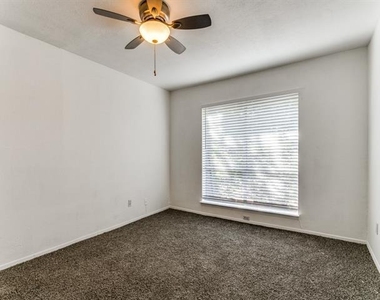 4112 Bowser Avenue - Photo Thumbnail 7