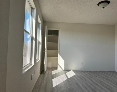5100 Waterford Drive - Photo Thumbnail 14