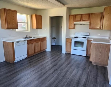 5100 Waterford Drive - Photo Thumbnail 7
