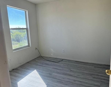 5100 Waterford Drive - Photo Thumbnail 8