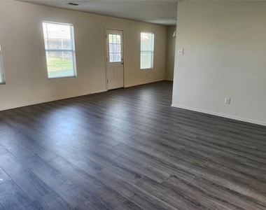 5100 Waterford Drive - Photo Thumbnail 3
