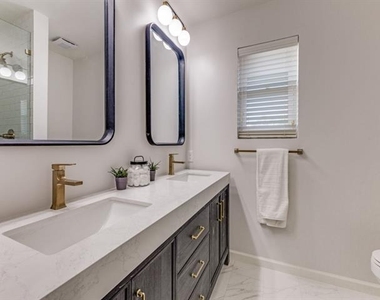 6037 Sandhurst Lane - Photo Thumbnail 7