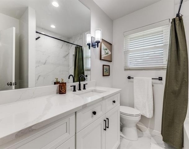 6037 Sandhurst Lane - Photo Thumbnail 5