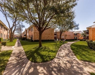 6037 Sandhurst Lane - Photo Thumbnail 10
