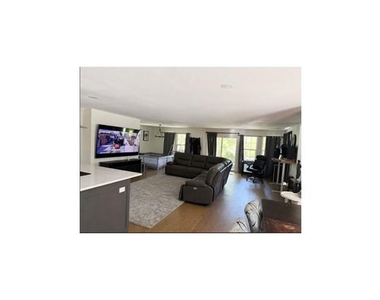 1121 E Texas Street - Photo Thumbnail 6