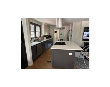1121 E Texas Street - Photo Thumbnail 7