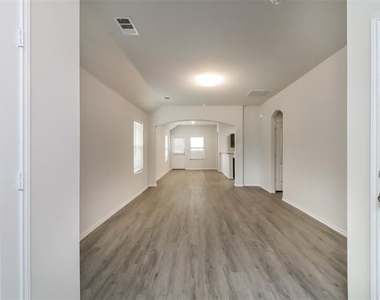 8312 Runner Oak - Photo Thumbnail 2