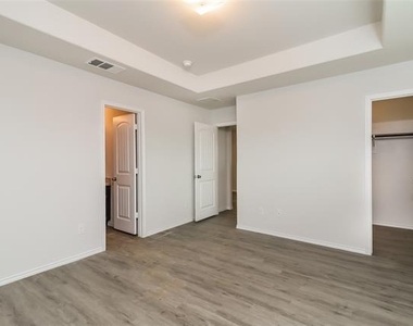 8312 Runner Oak - Photo Thumbnail 7