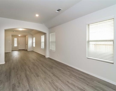 8312 Runner Oak - Photo Thumbnail 5