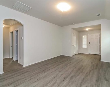 8312 Runner Oak - Photo Thumbnail 4