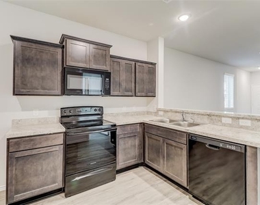 5104 Applegate Drive - Photo Thumbnail 3
