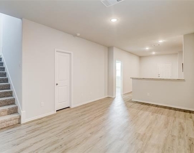 5104 Applegate Drive - Photo Thumbnail 5