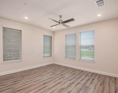 4525 Bishop Street - Photo Thumbnail 3