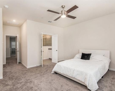 4525 Bishop Street - Photo Thumbnail 11