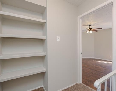 2813 Wimbledon Court - Photo Thumbnail 10