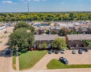 2813 Wimbledon Court - Photo Thumbnail 29