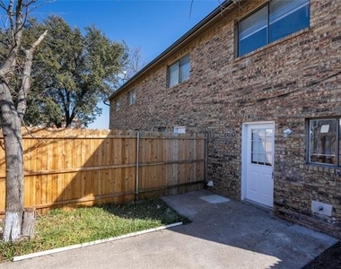 2813 Wimbledon Court - Photo Thumbnail 24