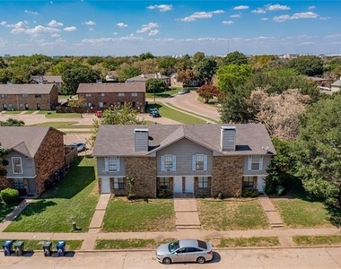 2813 Wimbledon Court - Photo Thumbnail 20