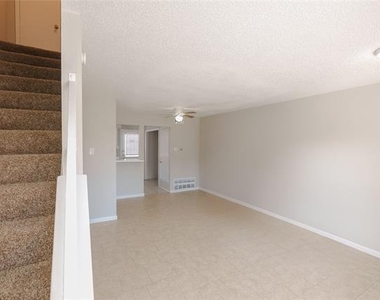 2813 Wimbledon Court - Photo Thumbnail 9