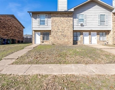 2813 Wimbledon Court - Photo Thumbnail 23