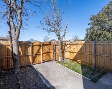 2813 Wimbledon Court - Photo Thumbnail 27