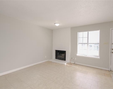 2813 Wimbledon Court - Photo Thumbnail 8