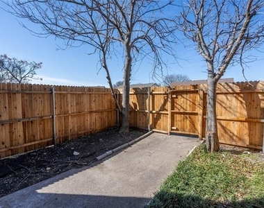 2813 Wimbledon Court - Photo Thumbnail 28