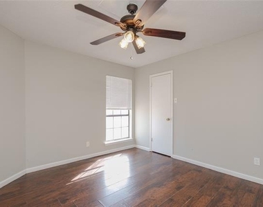 2813 Wimbledon Court - Photo Thumbnail 16