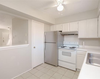 2813 Wimbledon Court - Photo Thumbnail 1