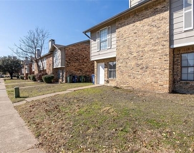 2813 Wimbledon Court - Photo Thumbnail 22