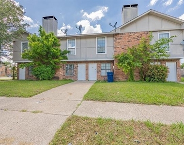 2813 Wimbledon Court - Photo Thumbnail 21
