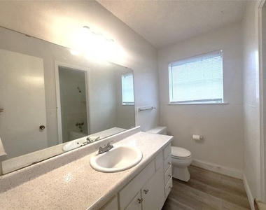 6605 Park Place Drive - Photo Thumbnail 5