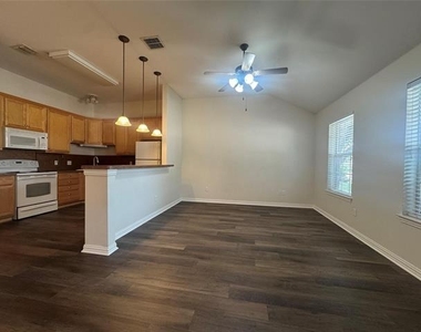 1010 Teresa Court - Photo Thumbnail 2