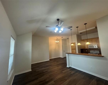 1010 Teresa Court - Photo Thumbnail 3